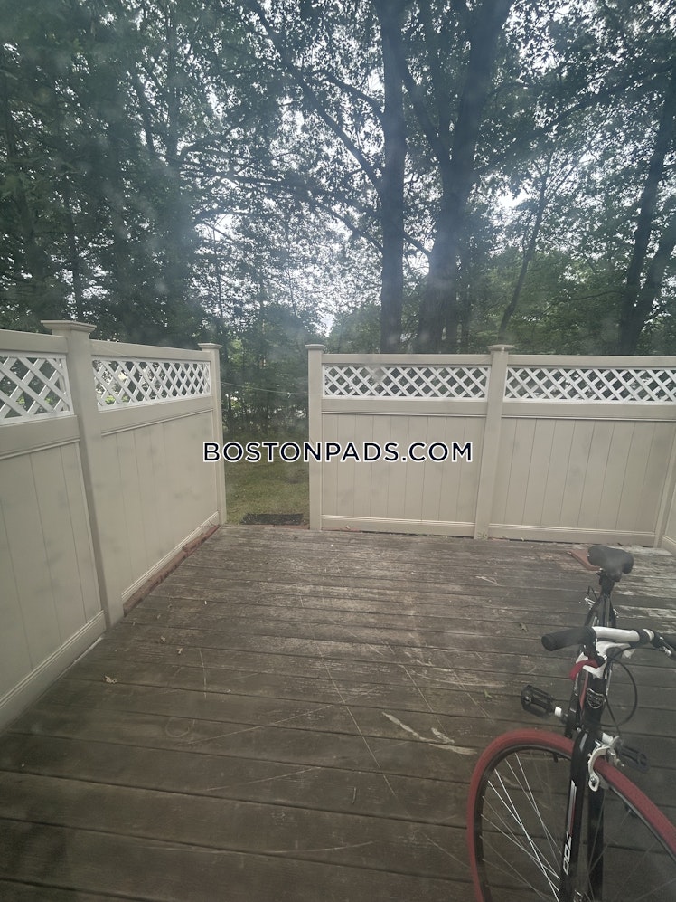 Village Hill Ln., Natick