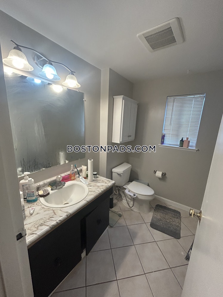 Village Hill Ln., Natick