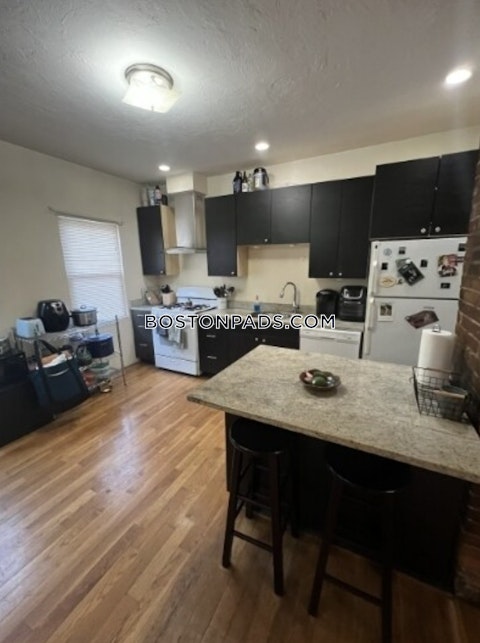 Sexton Ct. Boston photo 3