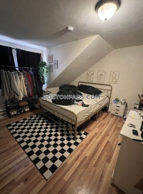 Sexton Ct. Boston photo 7