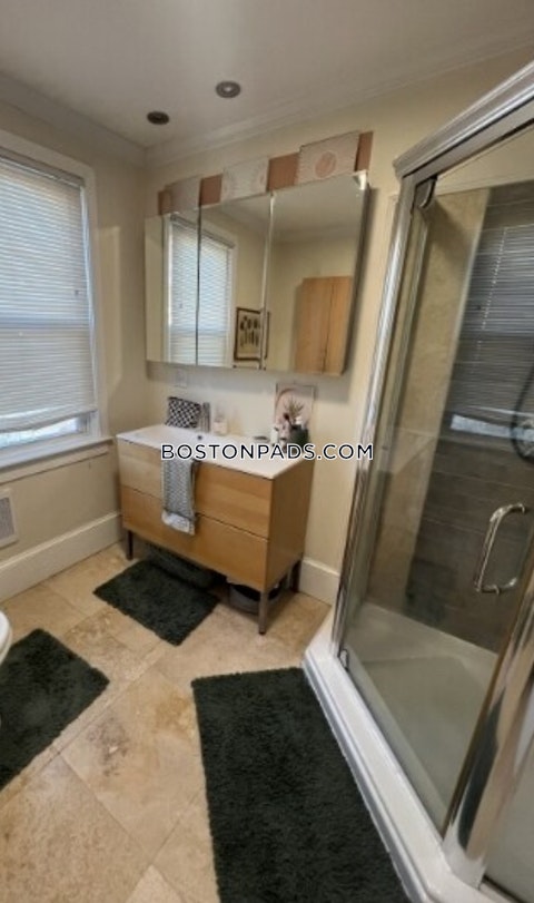 Sexton Ct. Boston photo 10