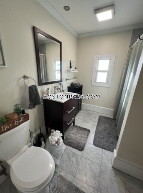 Sexton Ct. Boston photo 9