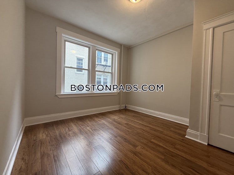 Commonwealth Ave., Boston