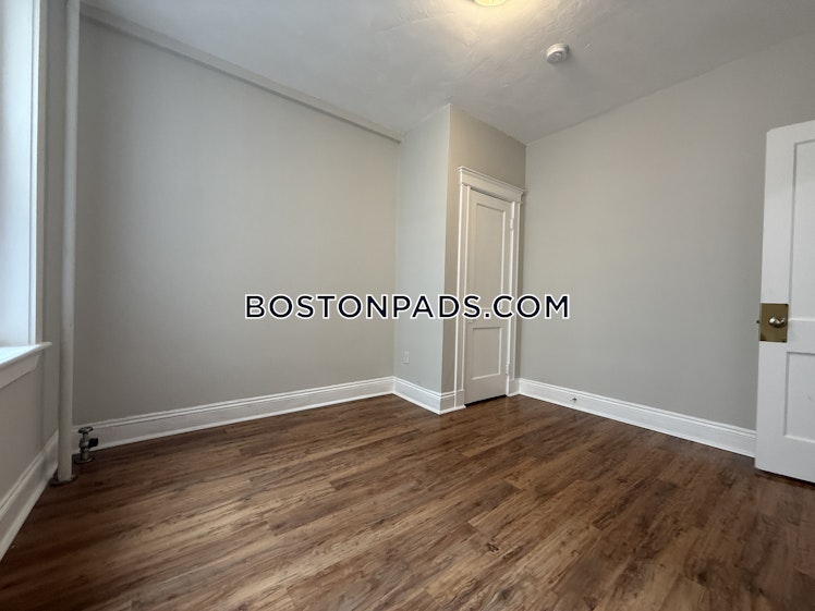 Commonwealth Ave., Boston