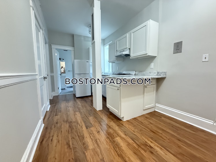 Commonwealth Ave., Boston