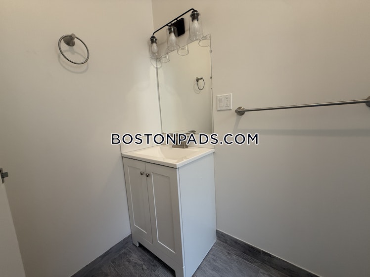 Commonwealth Ave., Boston