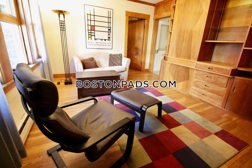 CAMBRIDGE - HARVARD SQUARE - 4 Beds, 1 Bath - Image 2