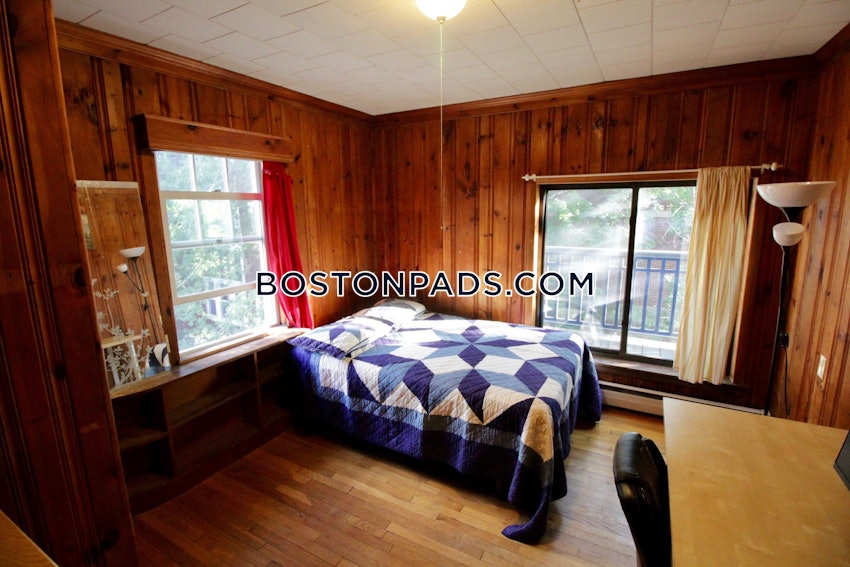 CAMBRIDGE - HARVARD SQUARE - 4 Beds, 1 Bath - Image 8