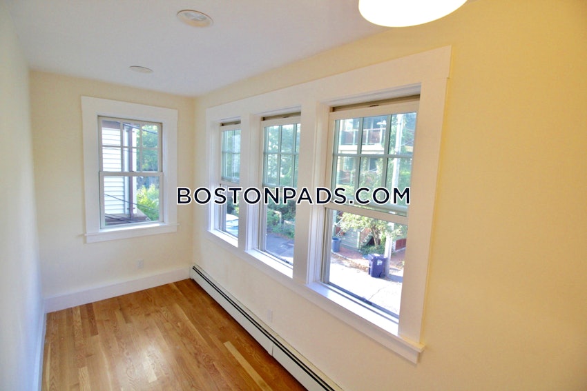 CAMBRIDGE - HARVARD SQUARE - 4 Beds, 1 Bath - Image 18