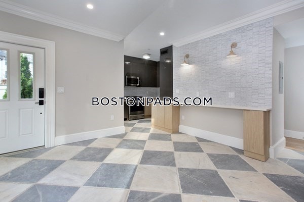 Brookline - 2 Beds, 1 Baths