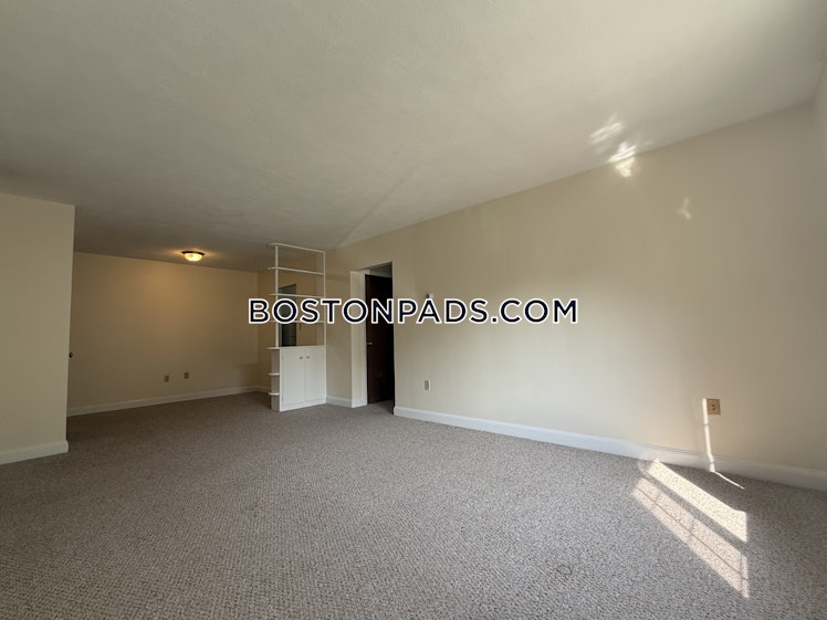 Brattle Dr., Arlington