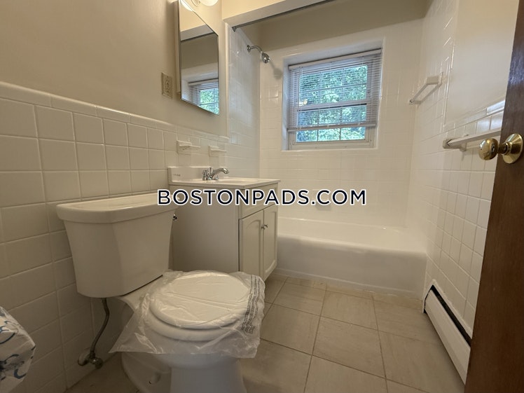 Brattle Dr., Arlington