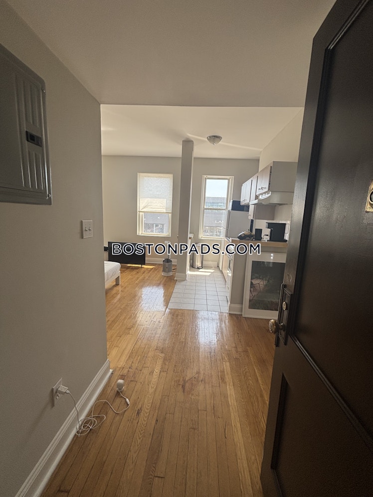 Commonwealth Ave., Boston