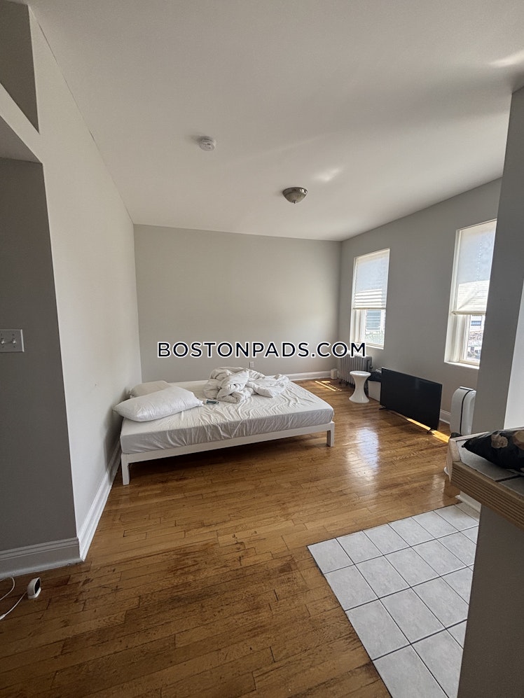 Commonwealth Ave., Boston