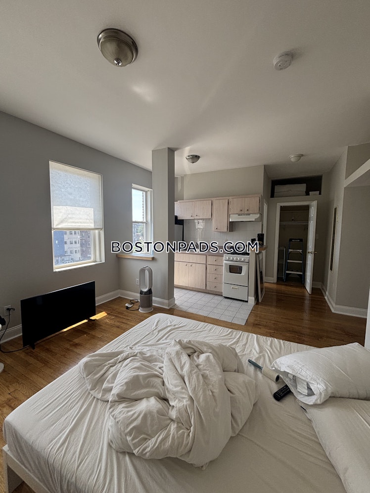 Commonwealth Ave., Boston