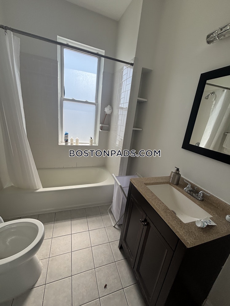 Commonwealth Ave., Boston