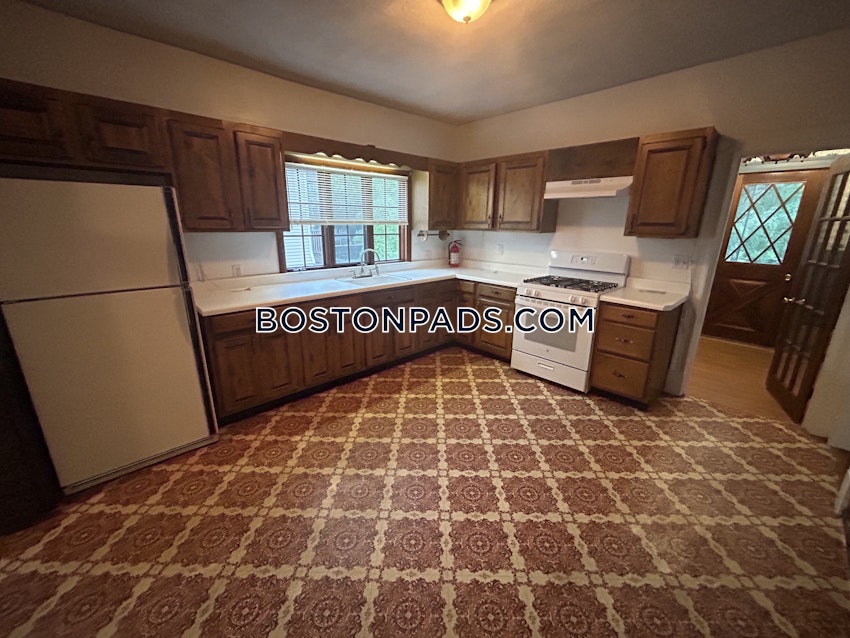SOMERVILLE - TUFTS - 2 Beds, 2 Baths - Image 2