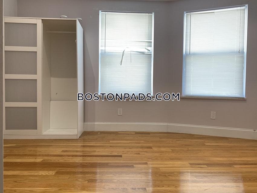 BOSTON - JAMAICA PLAIN - STONY BROOK - 5 Beds, 2 Baths - Image 7