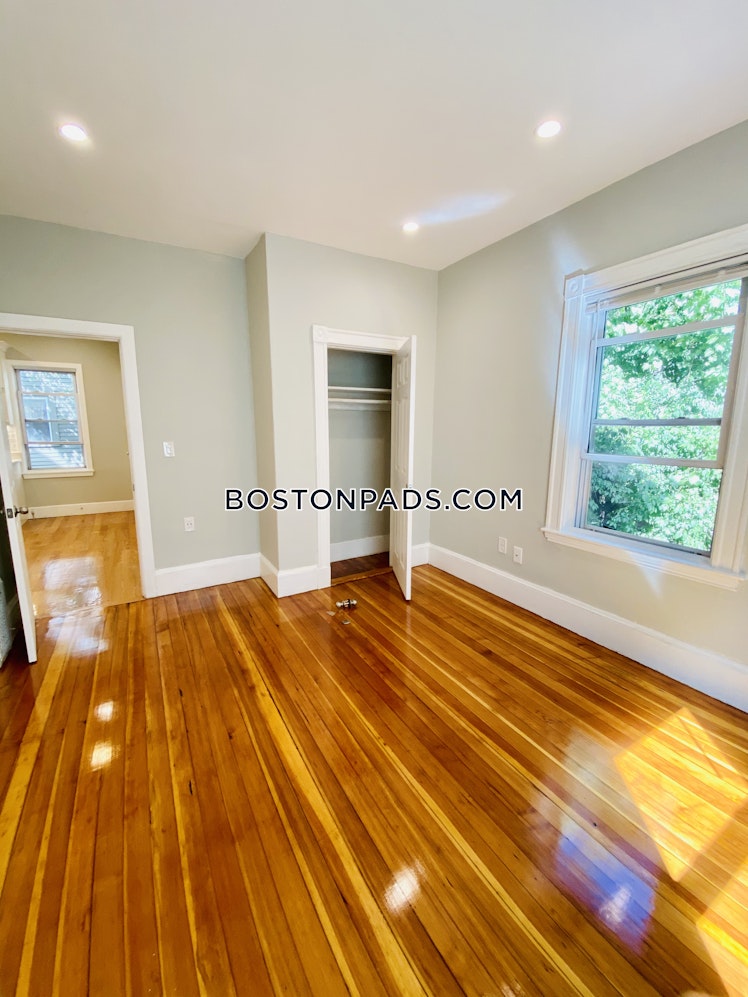 Hyde Park Ave., Boston