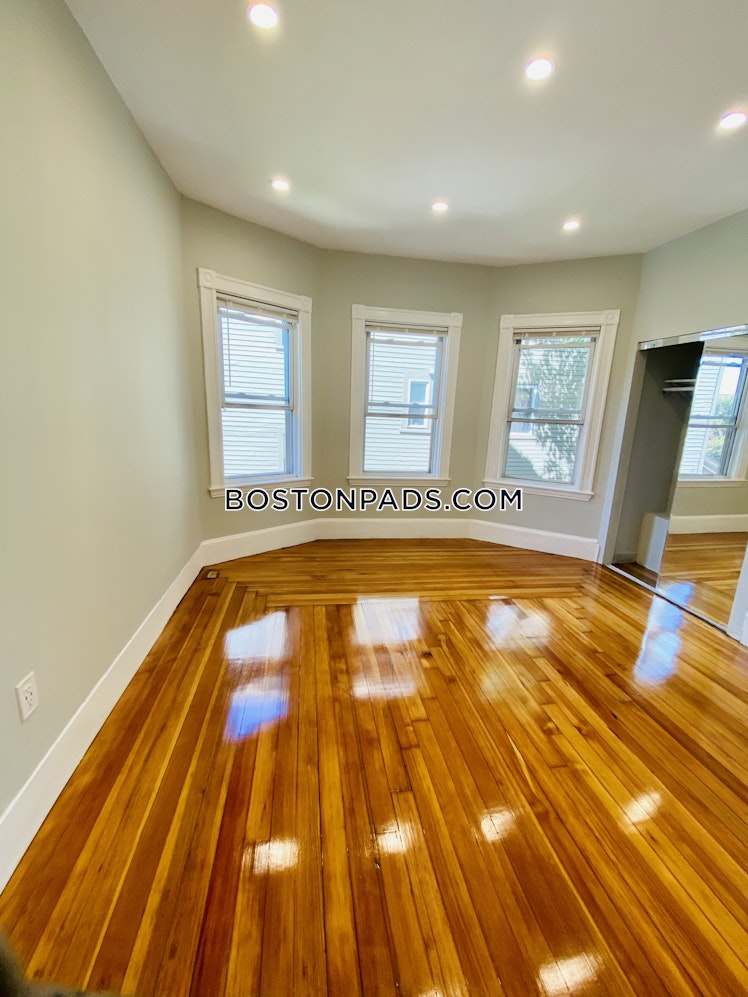 Hyde Park Ave., Boston