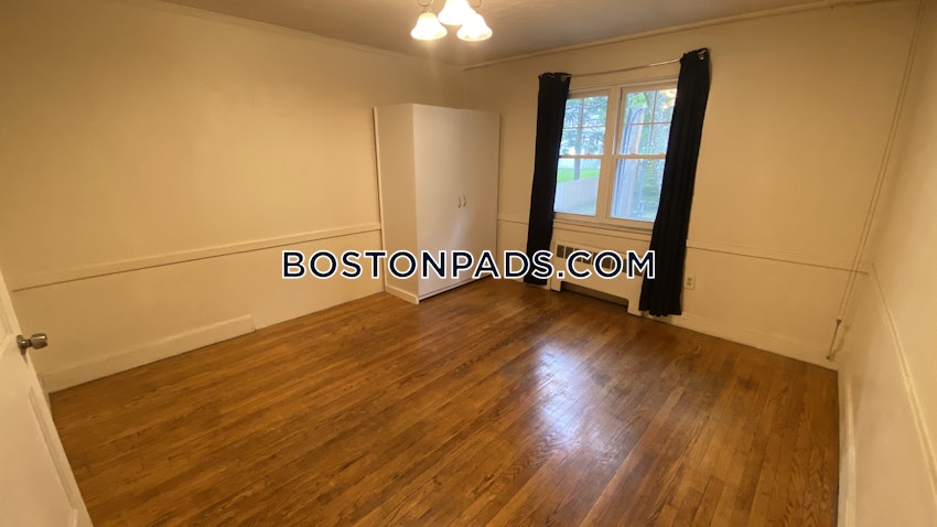 BROOKLINE - CHESTNUT HILL - 4 Beds, 2 Baths - Image 24