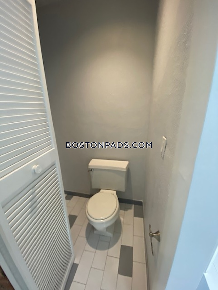 CHELSEA - 2 Beds, 2 Baths - Image 30