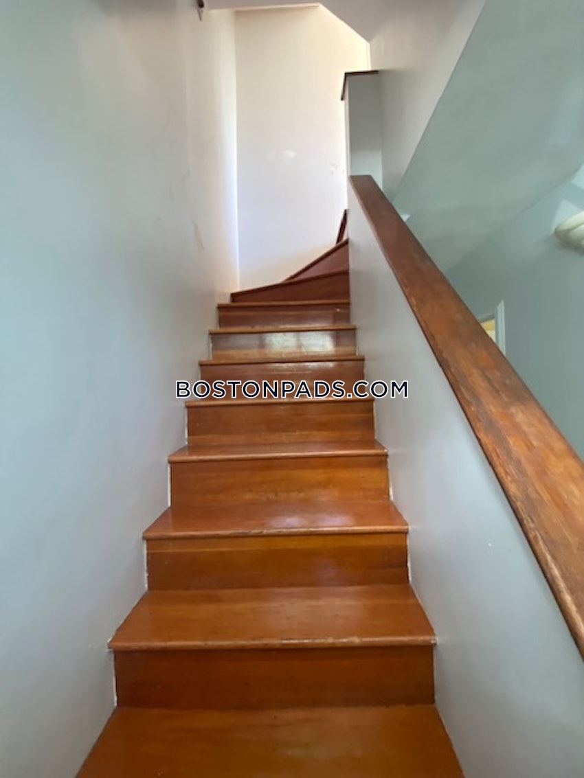 CHELSEA - 2 Beds, 2 Baths - Image 23