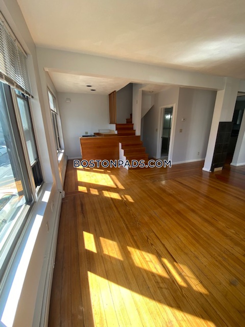 CHELSEA - 2 Beds, 2 Baths - Image 13