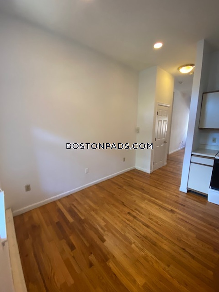 CHELSEA - 2 Beds, 1 Bath - Image 14