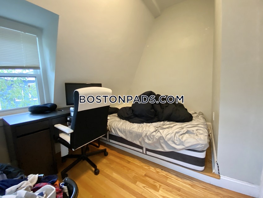 BOSTON - FORT HILL - 4 Beds, 2 Baths - Image 6