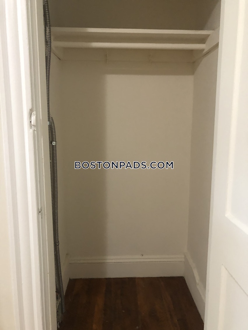 CAMBRIDGE - HARVARD SQUARE - 1 Bed, 1 Bath - Image 11