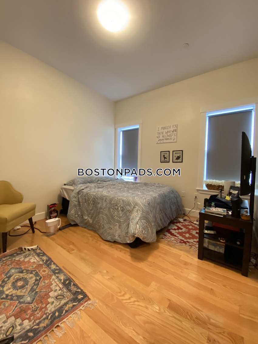 CAMBRIDGE - HARVARD SQUARE - 5 Beds, 4.5 Baths - Image 5