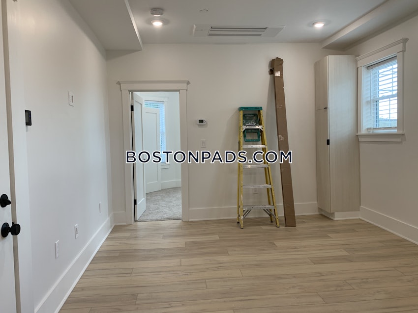 REVERE - 2 Beds, 1 Bath - Image 11