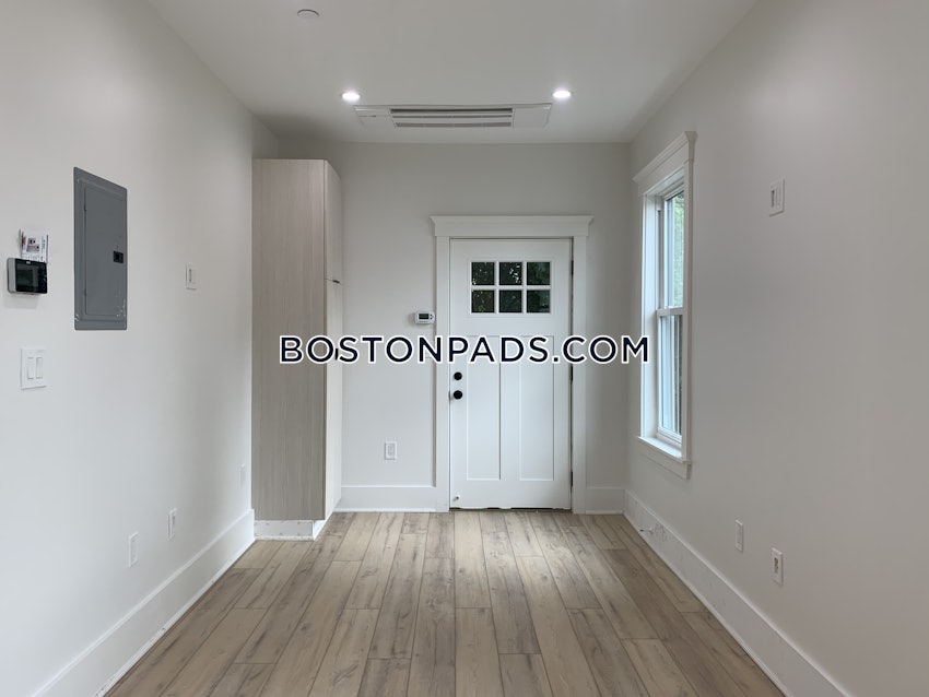 REVERE - 1 Bed, 1 Bath - Image 9