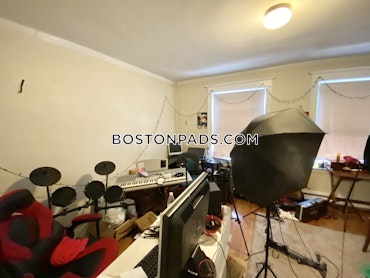 Boston - 4 Beds, 1 Baths