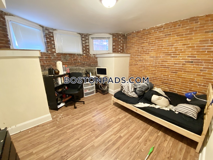 BOSTON - NORTHEASTERN/SYMPHONY - 5 Beds, 3.5 Baths - Image 2