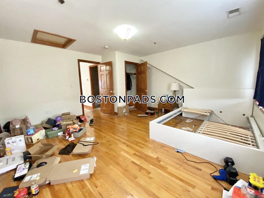 BOSTON - ALLSTON - 4 Beds, 2 Baths - Image 5