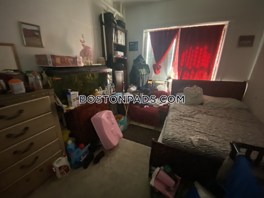 BOSTON - ALLSTON - 5 Beds, 2 Baths - Image 13