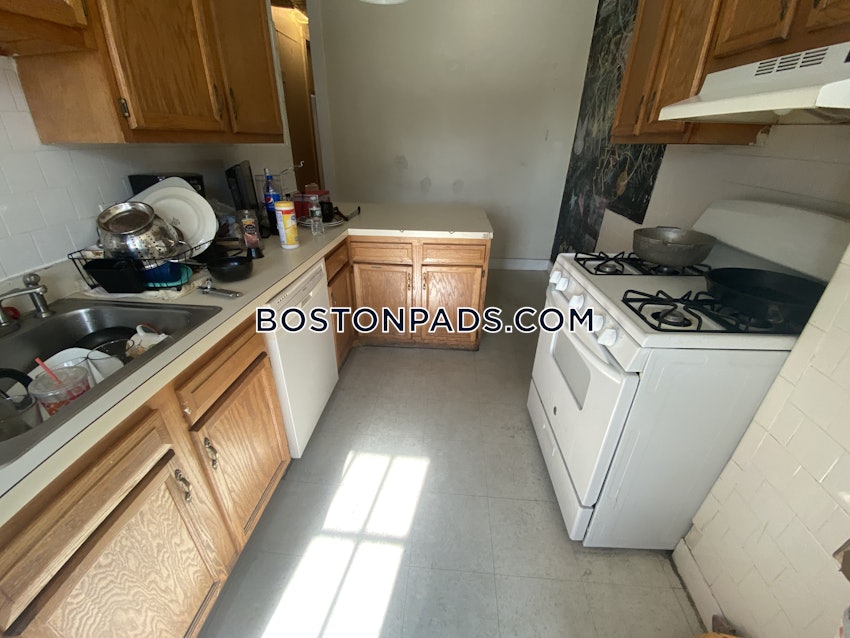 BOSTON - ALLSTON - 4 Beds, 1 Bath - Image 33