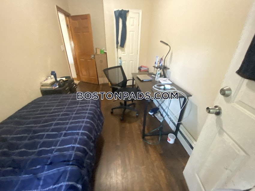 BOSTON - ROXBURY - 4 Beds, 1 Bath - Image 4