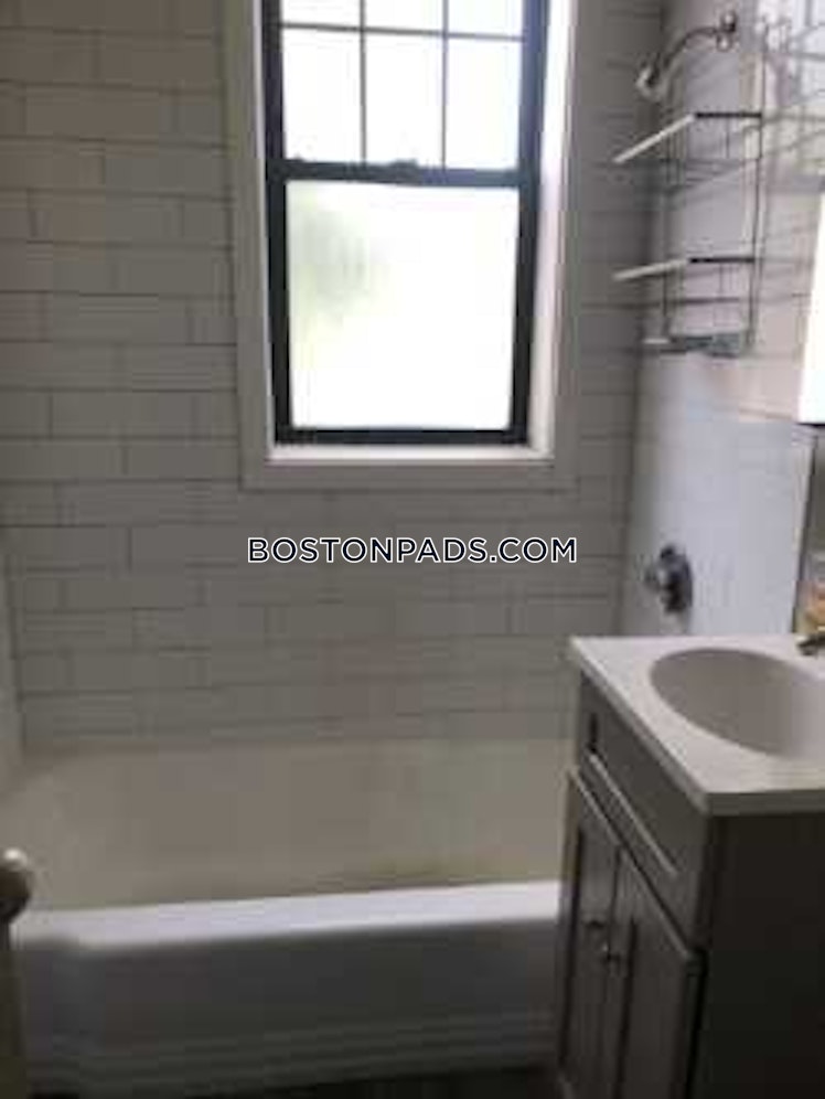 Commonwealth Ave., Boston