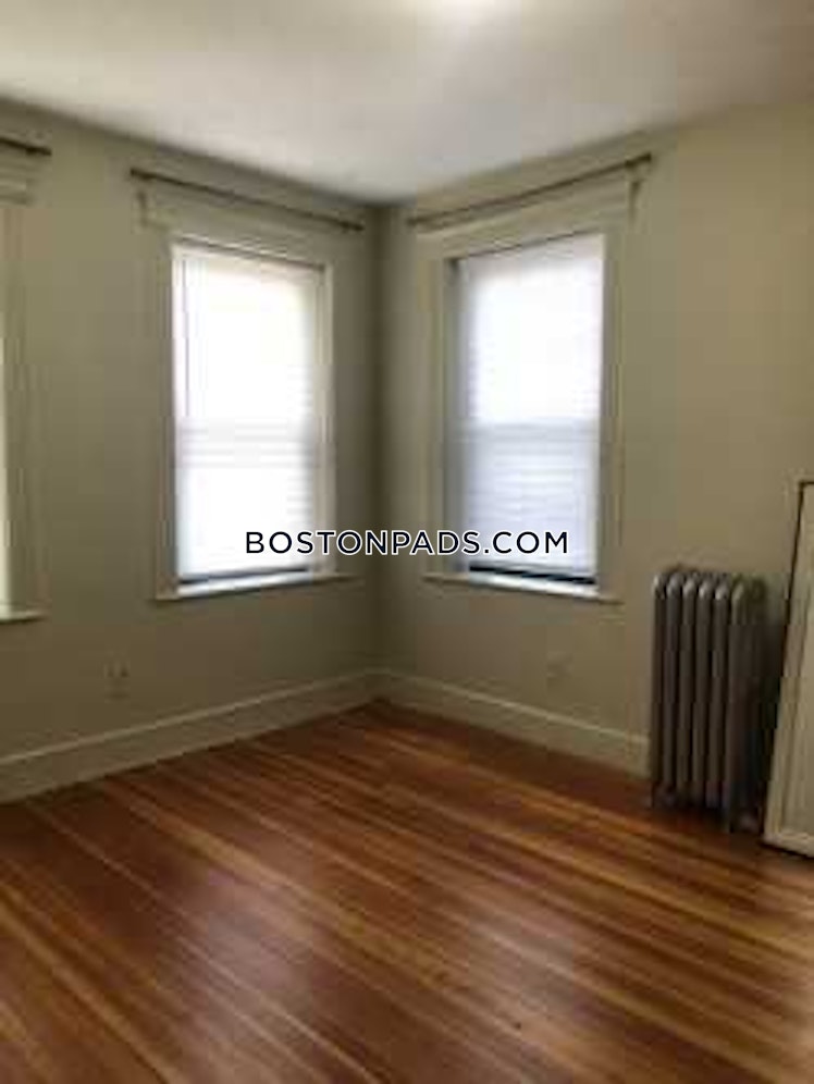 Commonwealth Ave., Boston