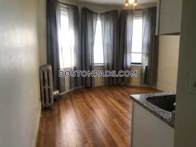 Commonwealth Ave., Boston