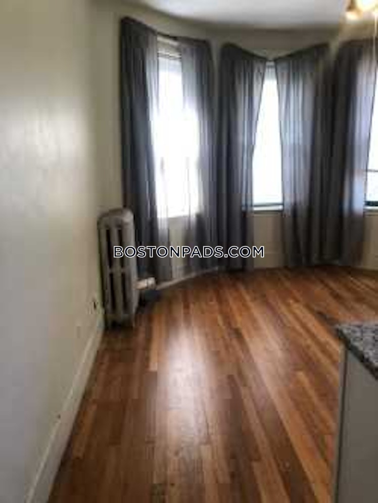 Commonwealth Ave., Boston