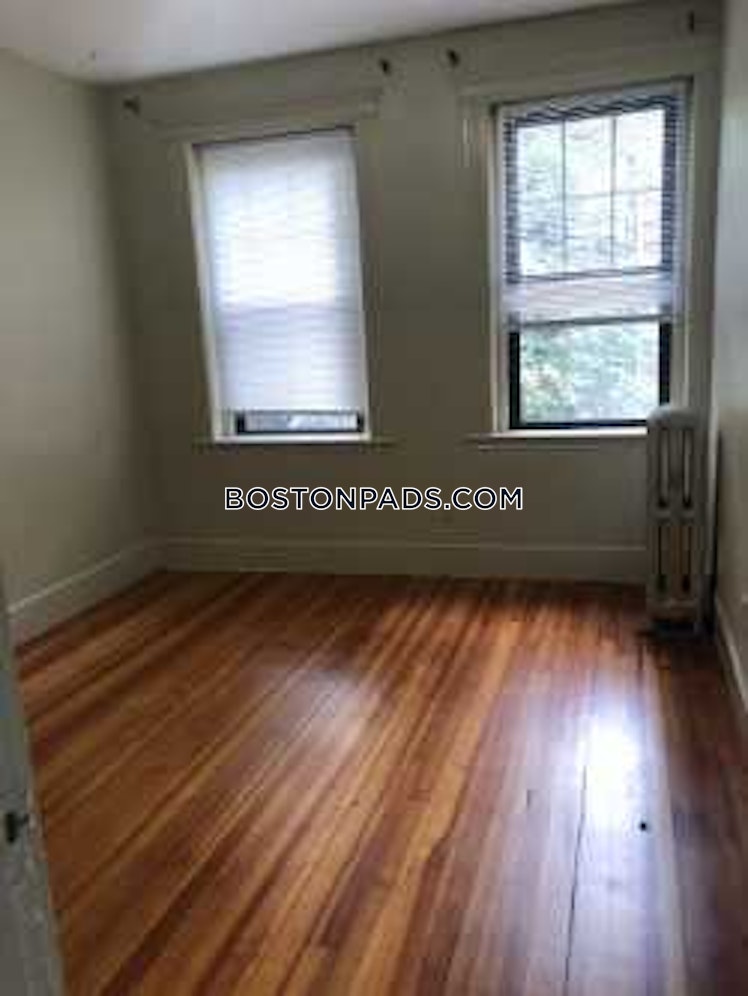 Commonwealth Ave., Boston