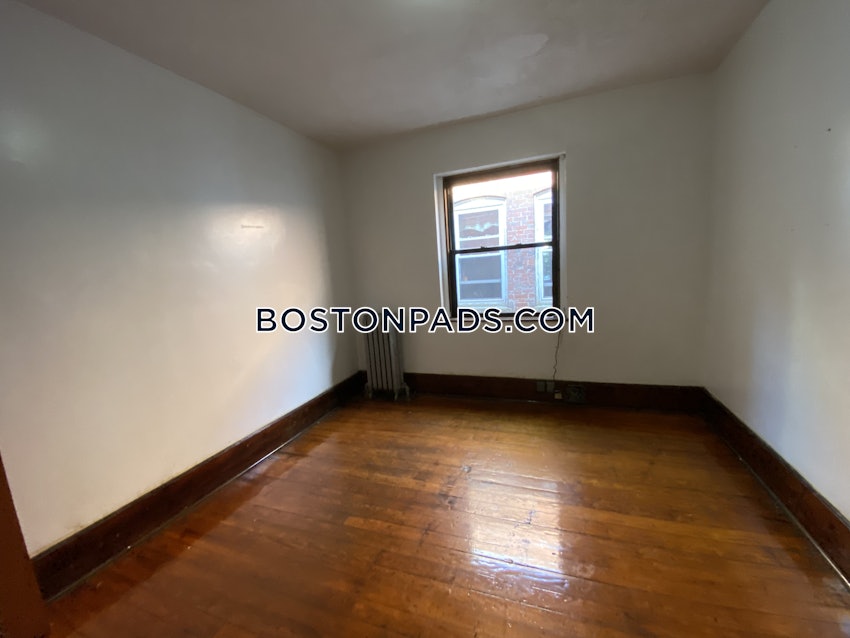 BOSTON - FORT HILL - 4 Beds, 1 Bath - Image 5