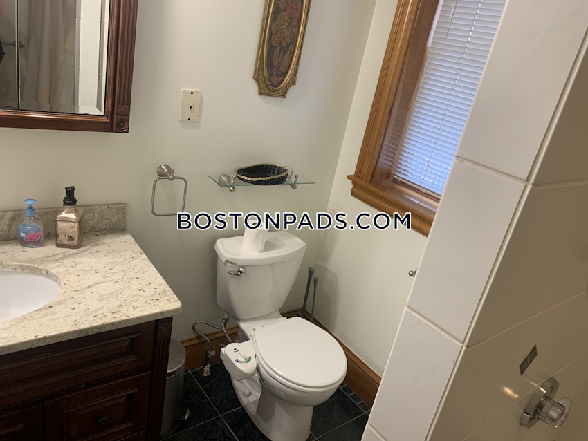 BROOKLINE- COOLIDGE CORNER - 3 Beds, 2 Baths - Image 9