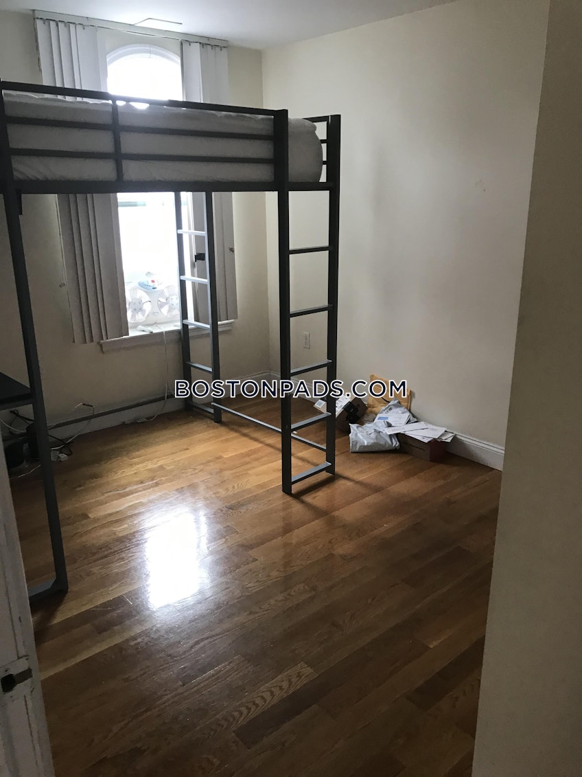 Boston - $4,950+ /month