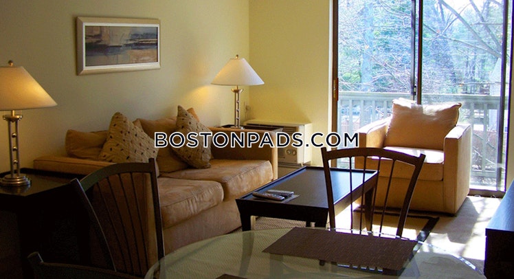 Longmeadow Dr., Holbrook