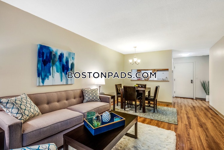 Longmeadow Dr., Holbrook